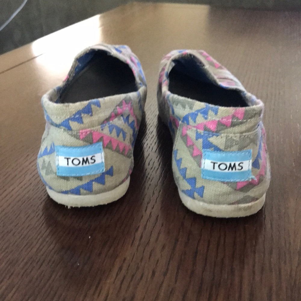 TOMS - Picture 2 of 4
